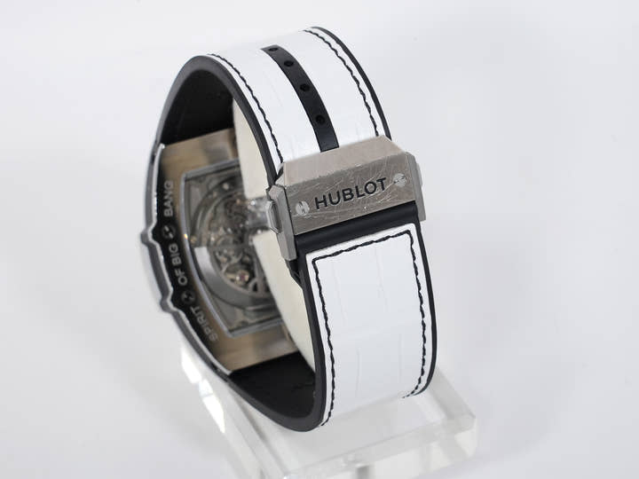 ウブロ スピリット オブ ビッグバン チタニウム ホワイト Ref.601.NE.0172.LR.JPN17 チタニウム サファイアクリスタルのダイアル文字盤 中古 go2jdyp4