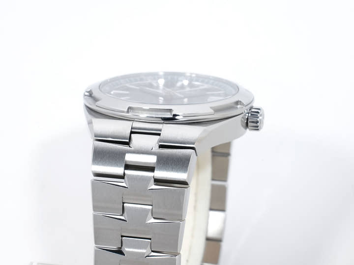 ヴァシュロンコンスタンタン オーヴァーシーズ Ref.4500V/110A-B128 ステンレススチール ブルー文字盤 中古 fhdvqnky