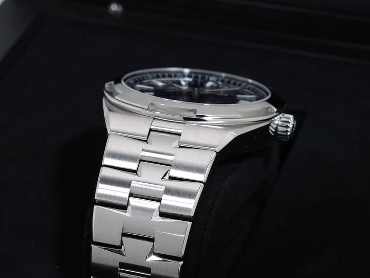 ヴァシュロンコンスタンタン オーヴァーシーズ Ref.4500V/110A-B128 ステンレススチール ブルー文字盤 中古 h4fbzuxx