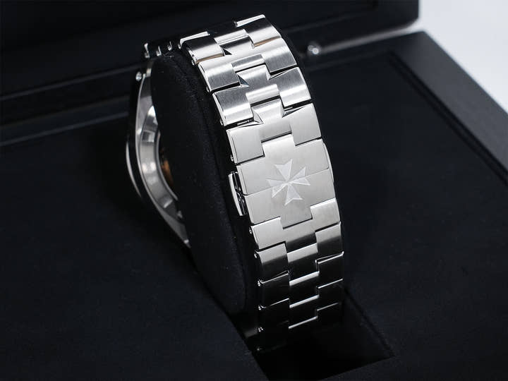 ヴァシュロンコンスタンタン オーヴァーシーズ Ref.4500V/110A-B128 ステンレススチール ブルー文字盤 中古 h4fbzuxx
