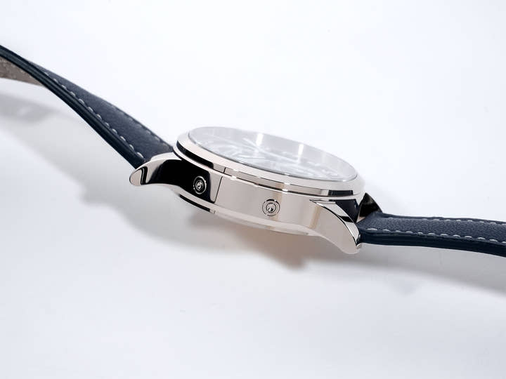 パテックフィリップ カラトラバ パイロット トラベルタイム クロノグラフ Ref.5924G-001 ホワイトゴールド サンバースト仕上げのブルーグレーダイヤル文字盤 美品 h4j9hmnr