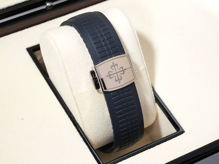 Patek Philippe Aquanaut Chronograph Ref. 5968G-001 White Gold Midnight Blue Dial Pre-owned 9tuet77o