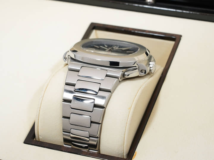 パテックフィリップ ノーチラス クロノグラフ Ref.5980/1A-001 ステンレススチール ブルー文字盤 中古 6724eawy