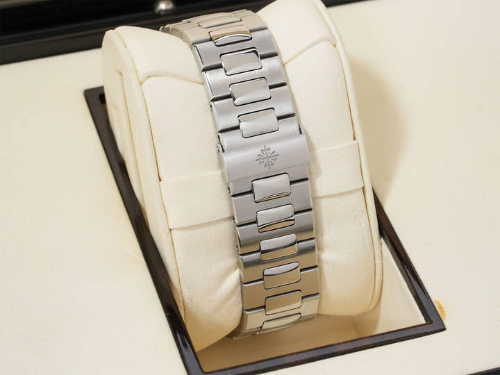 パテックフィリップ ノーチラス クロノグラフ Ref.5980/1A-001 ステンレススチール ブルー文字盤 中古 6724eawy