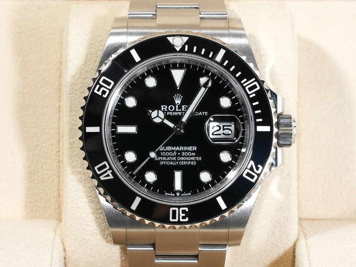 Rolex Submariner Date Ref. 126610LN Stainless Steel Black Dial Excellent Condition o7g9w42m
