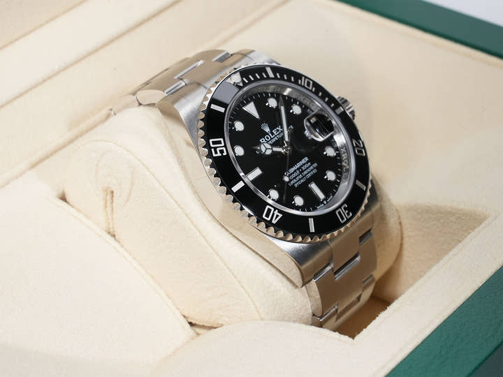 Rolex Submariner Date Ref. 126610LN Stainless Steel Black Dial Excellent Condition o7g9w42m