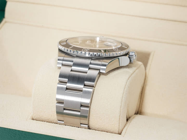 Rolex Submariner Date Ref. 126610LN Stainless Steel Black Dial Excellent Condition o7g9w42m