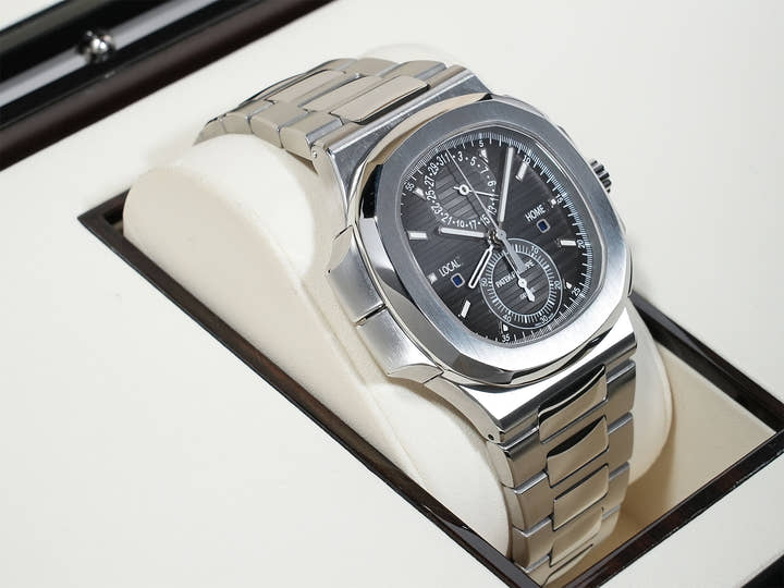 パテックフィリップ ノーチラス トラベルタイム クロノグラフ Ref.5990/1A-001 ステンレススチール ブラックグラデーション文字盤 美中古 cajmy97j