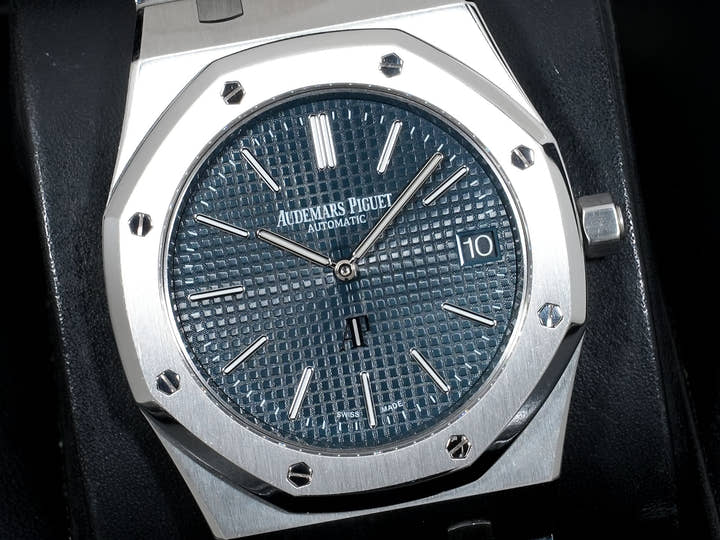 Audemars Piguet Royal Oak Extra-Thin Ref. 15202ST.OO.1240ST.01.A Stainless Steel Blue Dial Pre-Owned ztqohmm8
