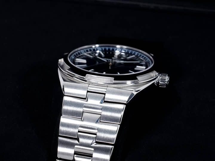 ヴァシュロンコンスタンタン オーヴァーシーズ Ref.4500V/110A-B128 ステンレススチール ブルー文字盤 美品 29yqiqsz