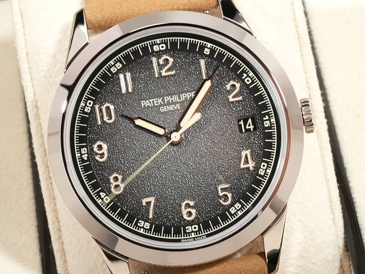 パテックフィリップ カラトラバ Ref.5226G-001 ホワイトゴールド ブラックグラデーションのテクスチャード ラック アントラサイト文字盤