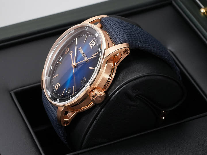 オーデマピゲ CODE 11.59 バイ オーデマ ピゲ Ref.15210OR.OO.A028CR.01 ピンクゴールド スモークブルーラッカー文字盤