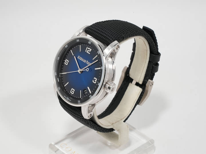 オーデマピゲ CODE 11.59 バイ オーデマ ピゲ Ref.15210BC.OO.A002KB.01 ホワイトゴールド スモークブルーラッカー文字盤