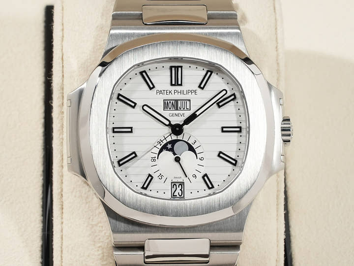 パテックフィリップ ノーチラス アニュアルカレンダー Ref.5726/1A-010 ステンレススチール ホワイト文字盤