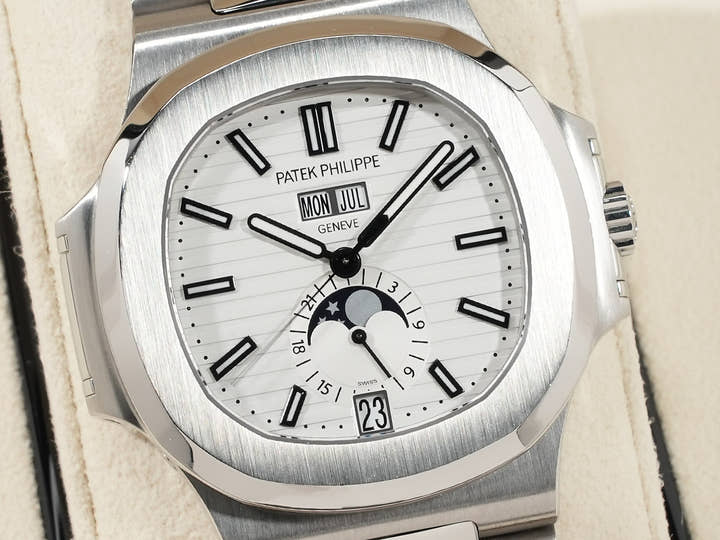パテックフィリップ ノーチラス アニュアルカレンダー Ref.5726/1A-010 ステンレススチール ホワイト文字盤