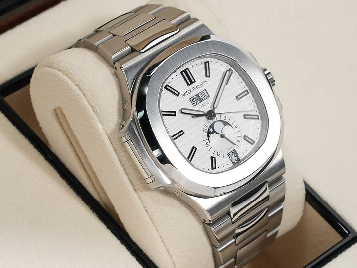 パテックフィリップ ノーチラス アニュアルカレンダー Ref.5726/1A-010 ステンレススチール ホワイト文字盤