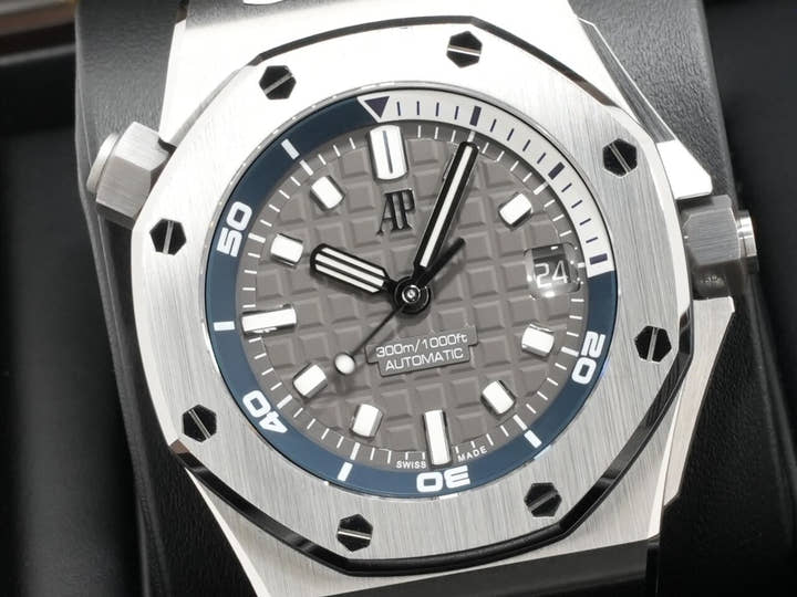 オーデマピゲ ロイヤルオーク オフショア ダイバー Ref.15720ST.OO.A009CA.01 ステンレススチール グレー文字盤