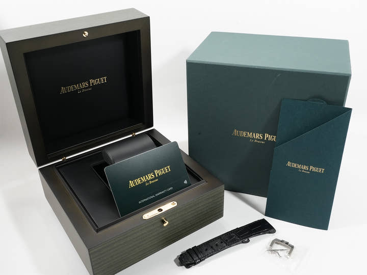 オーデマピゲ CODE 11.59 バイ オーデマ ピゲ クロノグラフ Ref.26393CR.OO.A002KB.01 ピンクゴールド/ホワイトゴールド スモークグレーラッカー文字盤