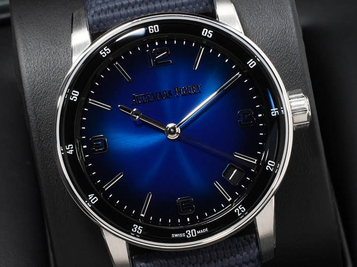 オーデマピゲ CODE 11.59 バイ オーデマ ピゲ Ref.15210BC.OO.A002KB.01 ホワイトゴールド スモークブルーラッカー文字盤