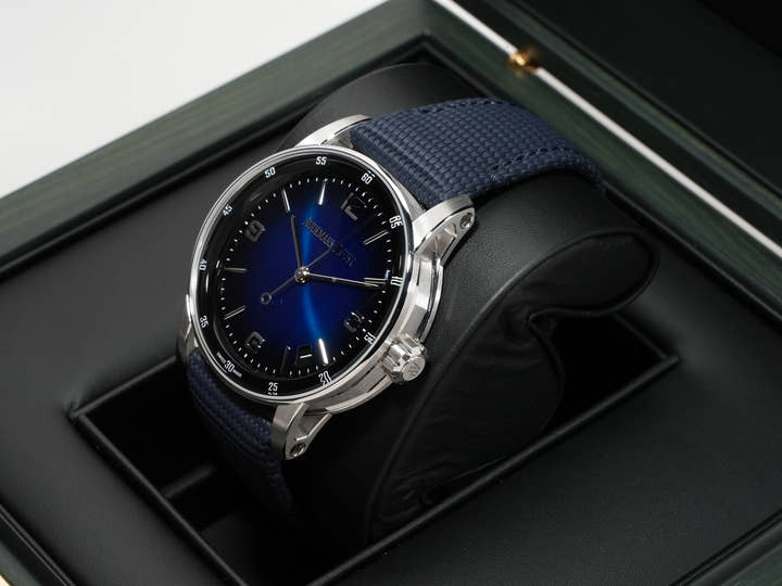 オーデマピゲ CODE 11.59 バイ オーデマ ピゲ Ref.15210BC.OO.A002KB.01 ホワイトゴールド スモークブルーラッカー文字盤