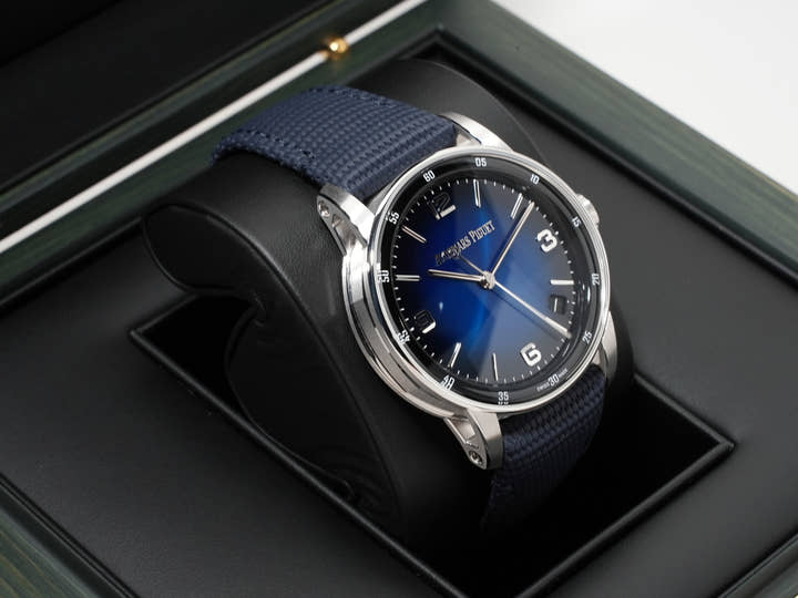 オーデマピゲ CODE 11.59 バイ オーデマ ピゲ Ref.15210BC.OO.A002KB.01 ホワイトゴールド スモークブルーラッカー文字盤