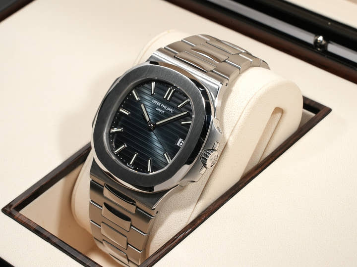 パテックフィリップ ノーチラス Ref.5711/1A-010 ステンレススチール ブルー文字盤