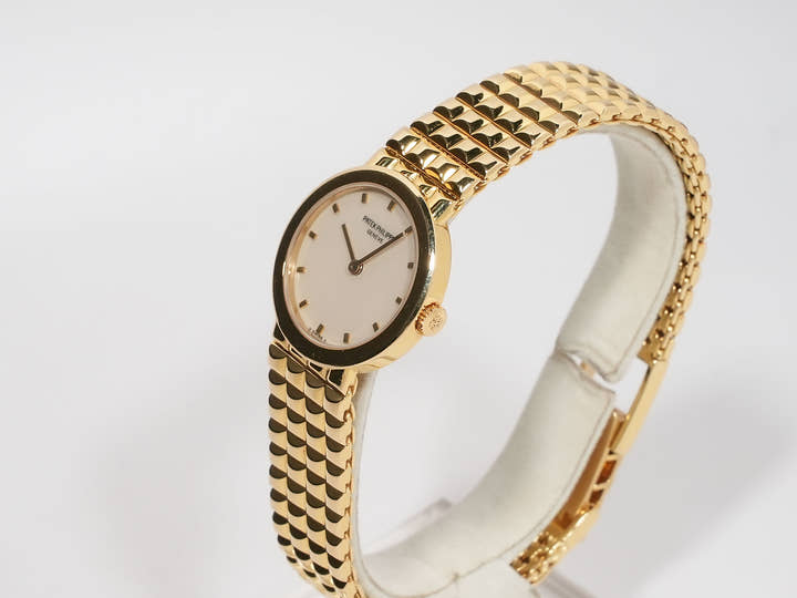 パテックフィリップ カラトラバ Ref.4747/001 イエローゴールド アイボリー文字盤