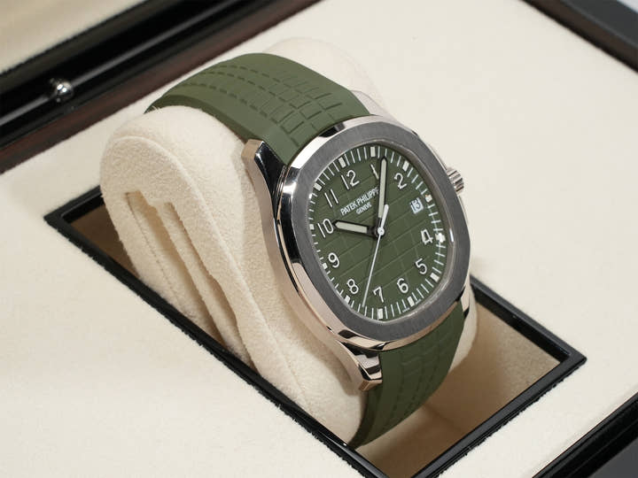パテックフィリップ アクアノート Ref.5168G-010 ホワイトゴールド カーキグリーン文字盤