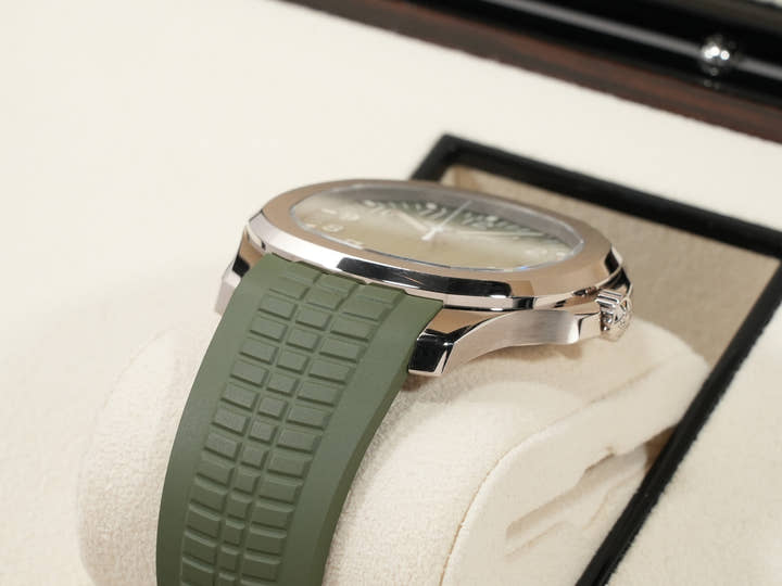パテックフィリップ アクアノート Ref.5168G-010 ホワイトゴールド カーキグリーン文字盤
