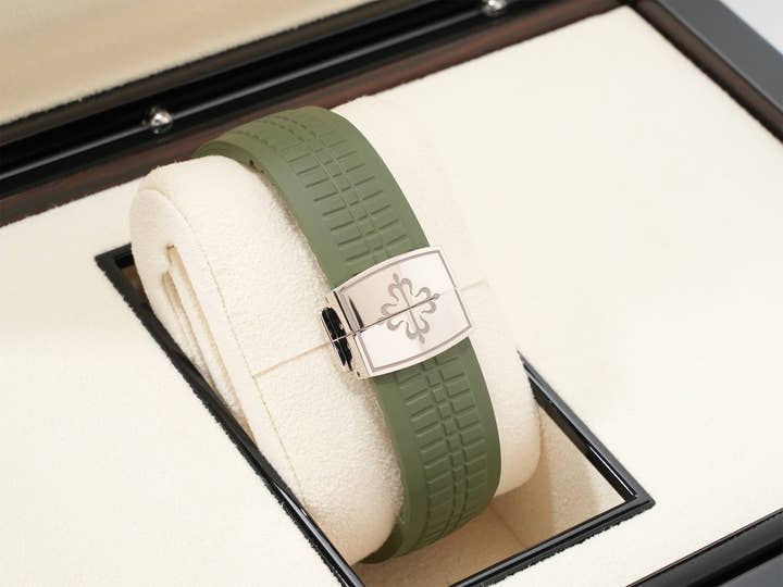 パテックフィリップ アクアノート Ref.5168G-010 ホワイトゴールド カーキグリーン文字盤