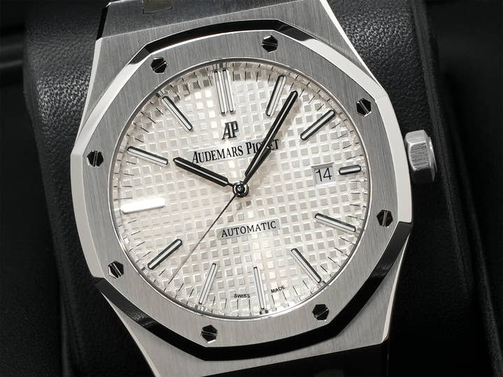 オーデマピゲ ロイヤルオーク Ref.15400ST.OO.1220ST.02 ステンレススチール シルバー文字盤