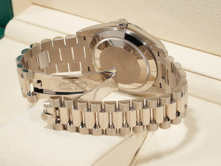 ロレックス デイデイト40 Ref.228239 ホワイトゴールド オリーブグリーン文字盤