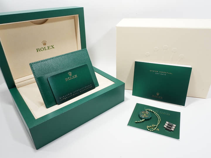 ロレックス デイデイト40 Ref.228239 ホワイトゴールド オリーブグリーン文字盤