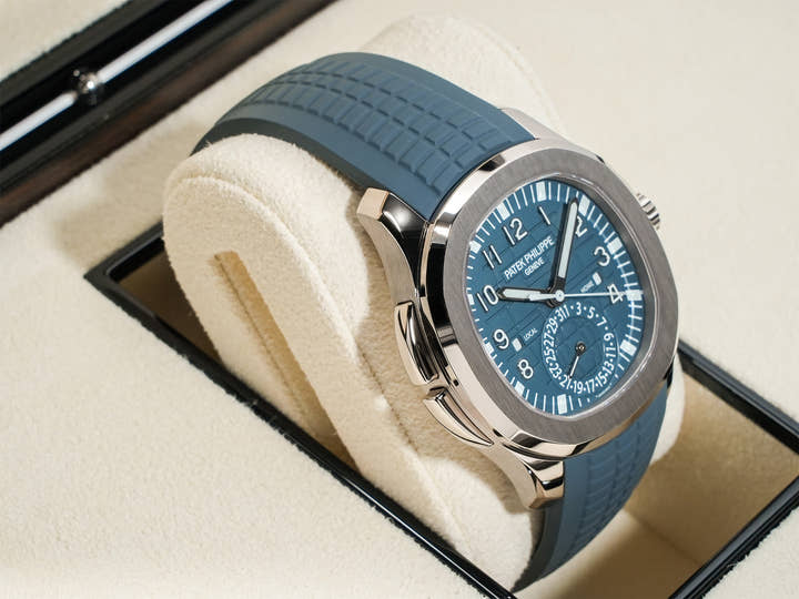 Patek Philippe Aquanaut Ref. 5164G-001 White Gold Blue-Grey Opaline Dial
