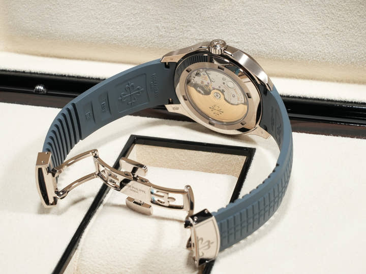 Patek Philippe Aquanaut Ref. 5164G-001 White Gold Blue-Grey Opaline Dial