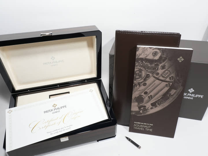 Patek Philippe Aquanaut Ref. 5164G-001 White Gold Blue-Grey Opaline Dial