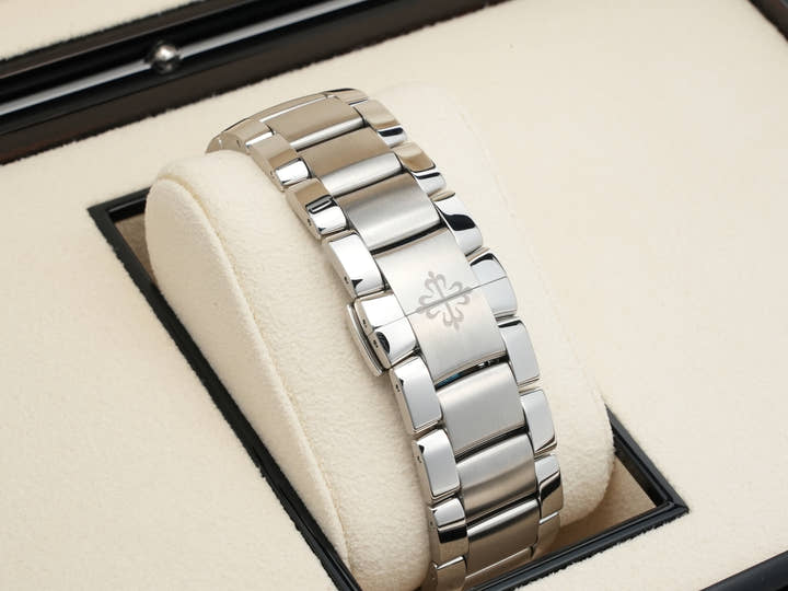 Patek Philippe Aquanaut Extra Large Ref. 5167/1A-001 Stainless Steel Black Dial