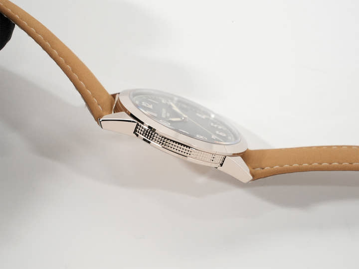 パテックフィリップ カラトラバ Ref.5226G-001 ホワイトゴールド ブラックグラデーションのテクスチャード ラック アントラサイト文字盤