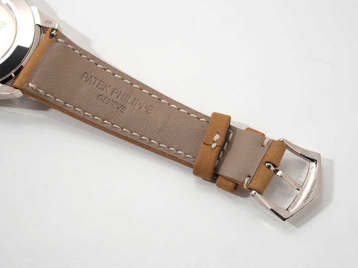 パテックフィリップ カラトラバ Ref.5226G-001 ホワイトゴールド ブラックグラデーションのテクスチャード ラック アントラサイト文字盤