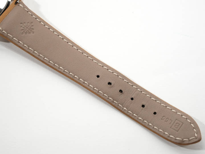 パテックフィリップ カラトラバ Ref.5226G-001 ホワイトゴールド ブラックグラデーションのテクスチャード ラック アントラサイト文字盤
