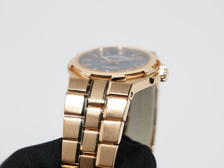 ヴァシュロンコンスタンタン オーヴァーシーズ ラージ Ref.42042/423J-8728 ブルー文字盤 中古 djs9nq55