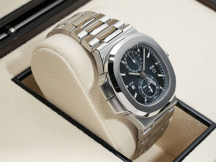 パテックフィリップ ノーチラス トラベルタイム クロノグラフ Ref.5990/1A-011 ステンレススチール ブルーソレイユ文字盤