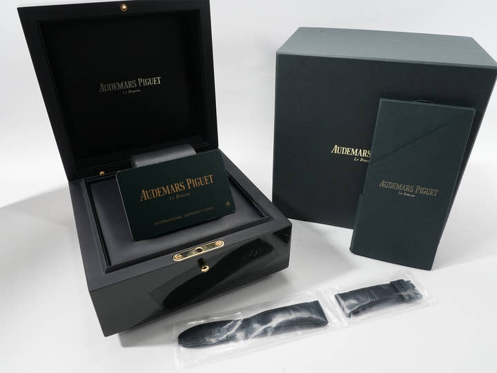 オーデマピゲ CODE 11.59 バイ オーデマ ピゲ クロノグラフ Ref.26393BC.OO.A002CR.01 ホワイトゴールド ブラックラッカー文字盤