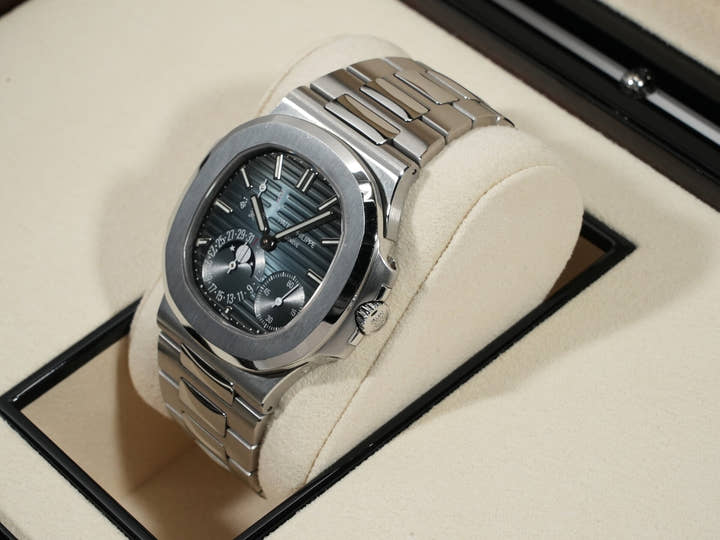 パテックフィリップ ノーチラス プチコンプリケーション Ref.5712/1A-001 ステンレススチール ブルー文字盤