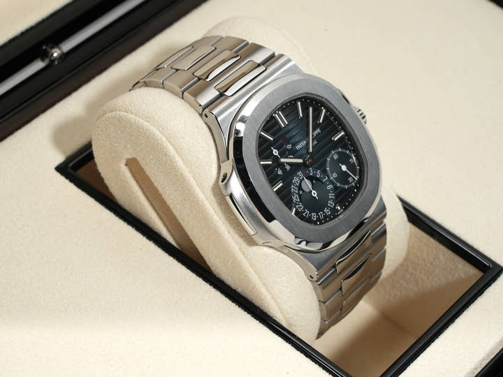 パテックフィリップ ノーチラス プチコンプリケーション Ref.5712/1A-001 ステンレススチール ブルー文字盤