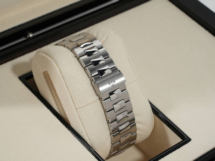 パテックフィリップ ノーチラス プチコンプリケーション Ref.5712/1A-001 ステンレススチール ブルー文字盤