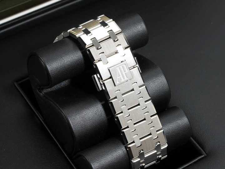 オーデマピゲ ロイヤルオーク フライング トゥールビヨン Ref.26730ST.OO.1320ST.05 ステンレススチール スモークバーガンディ文字盤