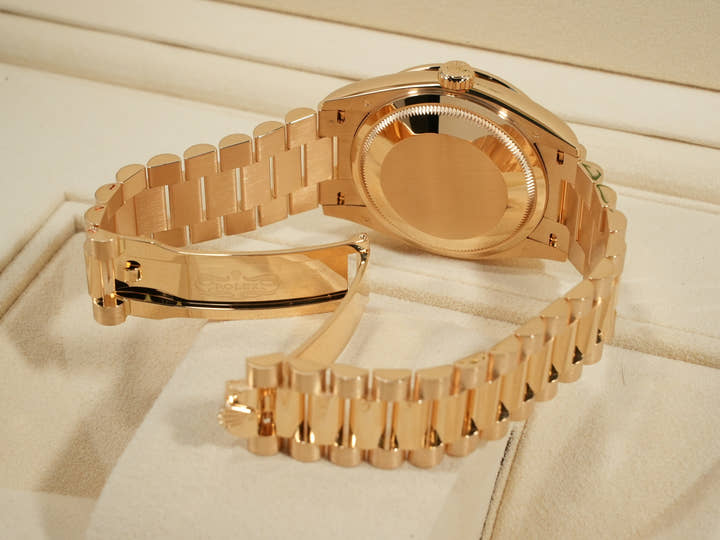 ロレックス デイデイト36 Ref.128348RBR イエローゴールド パヴェダイヤxレインボーサファイア文字盤