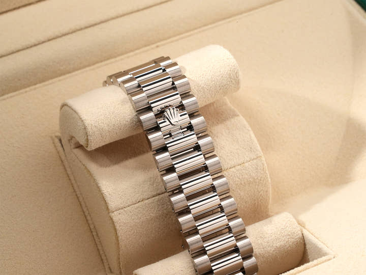 ロレックス デイデイト40 Ref.228239 ホワイトゴールド オリーブグリーン文字盤