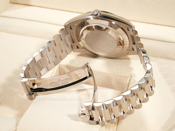 ロレックス デイデイト40 Ref.228239 ホワイトゴールド オリーブグリーン文字盤